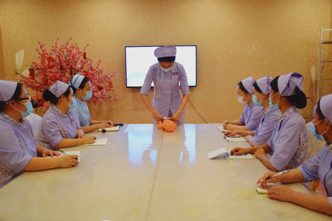 乘風破浪的月子中心護士小姨們