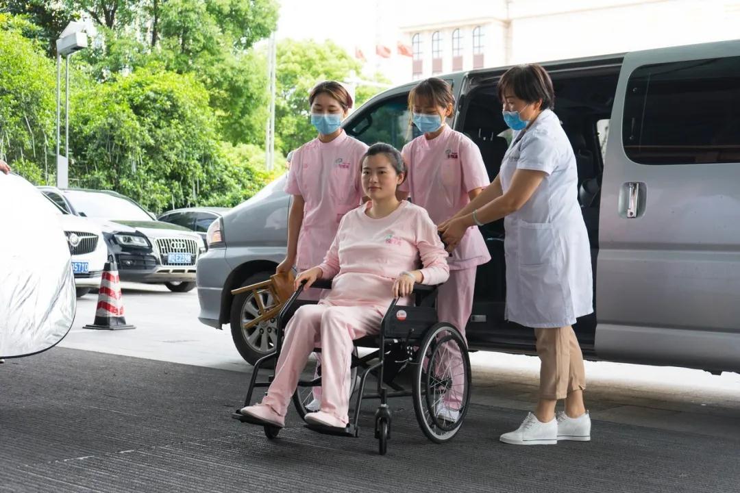 保姆車
