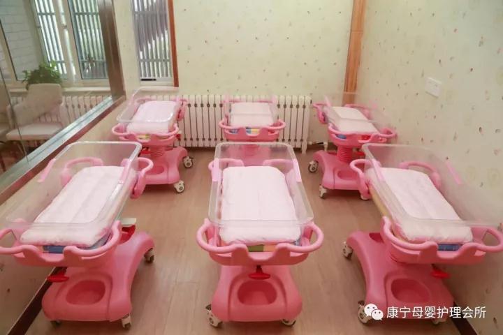 嬰兒托管室