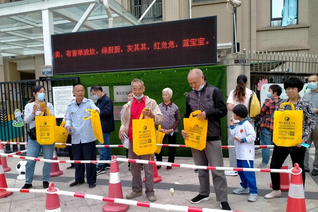 御月居重陽節敬老活動|關愛老人，溫情送口罩