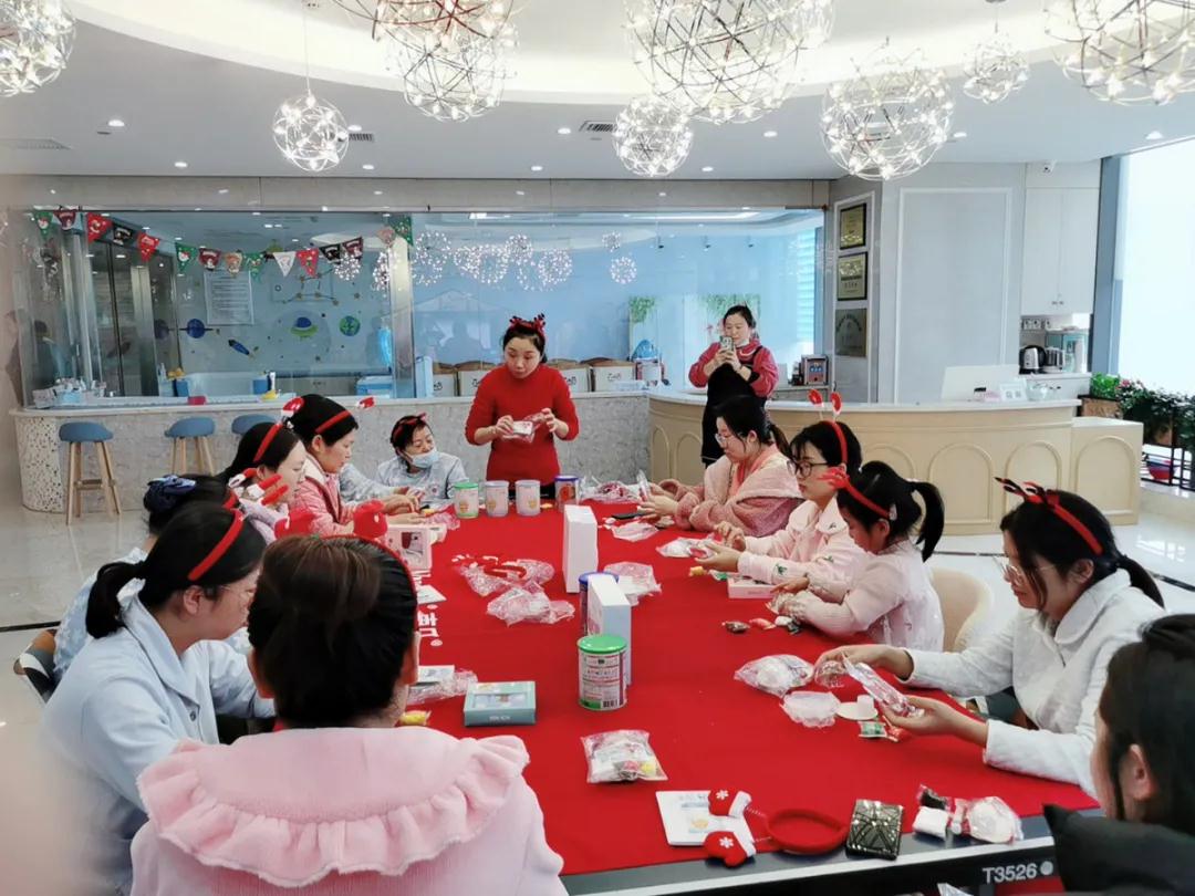 九喜月子中心手工圣誕雪景球沙龍活動,點燃冬季！